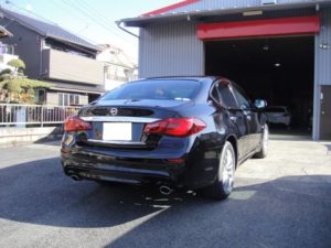 フーガ　社外のフリップダウンモニターを取り付けます