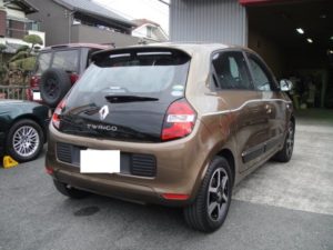 トゥインゴ　２ＤＩＮナビ設置作業