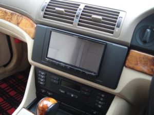 Ｅ３９　ＫＥＮＷＯＯＤの２ＤＩＮナビを設置