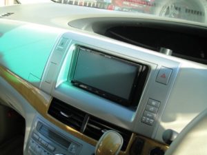 ５０系エスティマ　社外ナビ設置作業